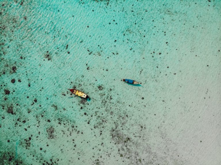 speedboat-phi-phi-areal-view-sea