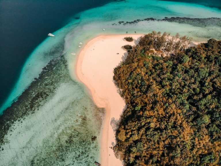 speedboat-phi-phi-bamboo-island-drone