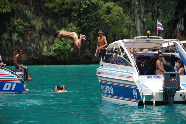 half-day-trip-with-sunset-koh-phi-phi-customers