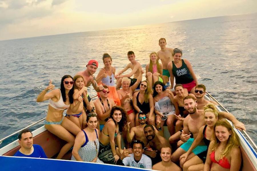 one-day-trip-by-speedboat-group