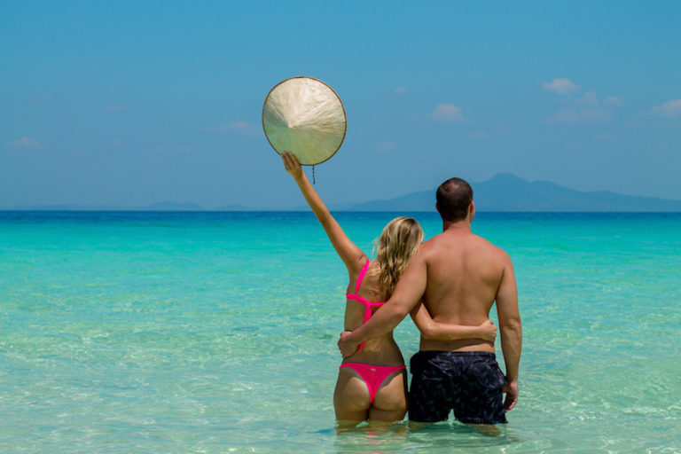 speedboat-koh-phi-phi-bamboo-island-couple