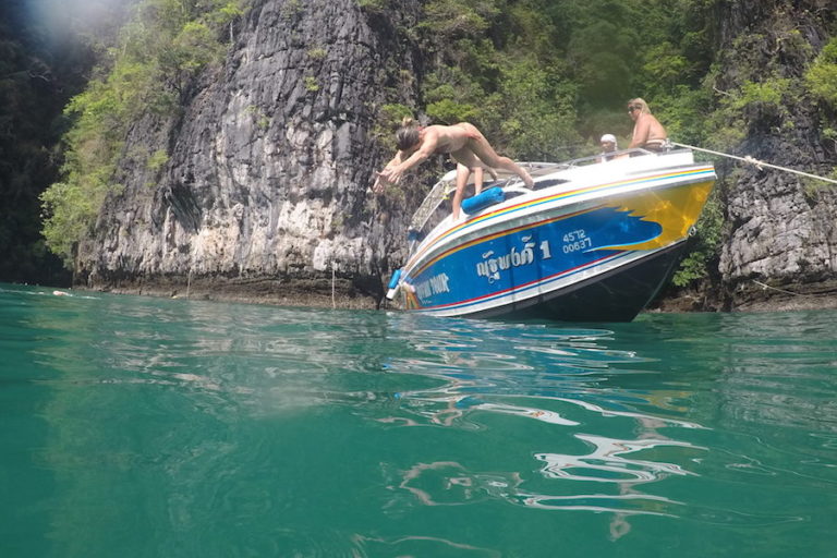 speedboat-koh-phi-phi-girl-sitting-on-the-boat