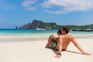 speedboat-koh-phi-phi-couple-on-the-beach