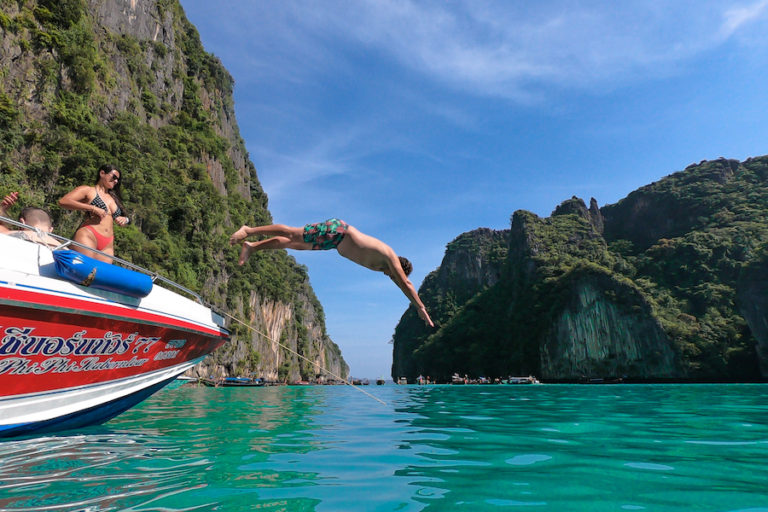 speedboat-koh-phi-phi-boat-parked