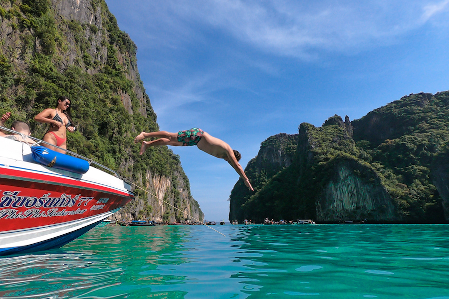 speedboat-koh-phi-phi-boat-parked