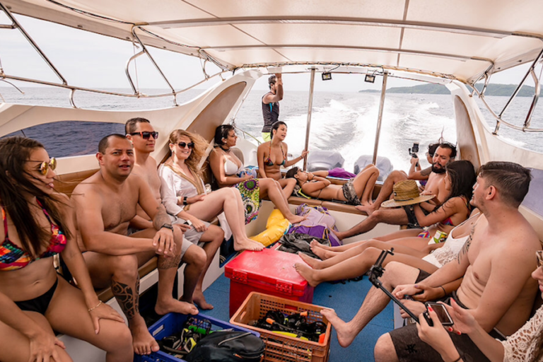 speedboat-koh-phi-phi-customers-on-boat