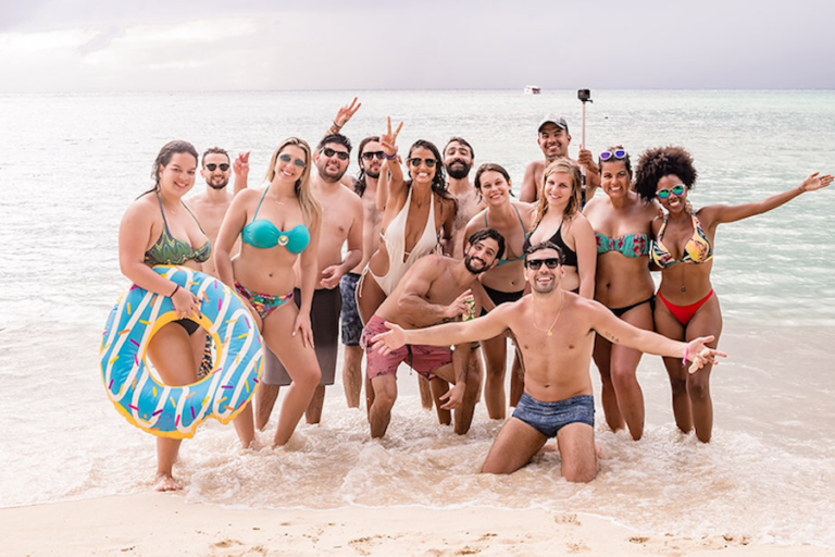 speedboat-koh-phi-phi-customers-on-the-beach copy