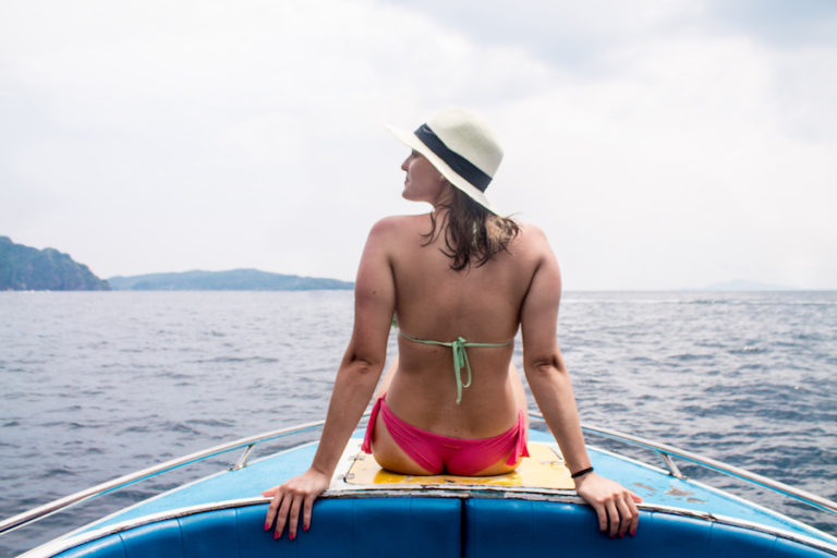 speedboat-koh-phi-phi-girl-sitting-on-the-boat