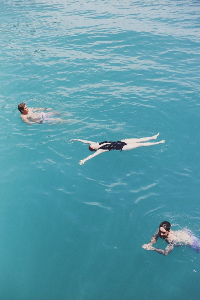 speedboat-koh-phi-phi-people-snorkeling